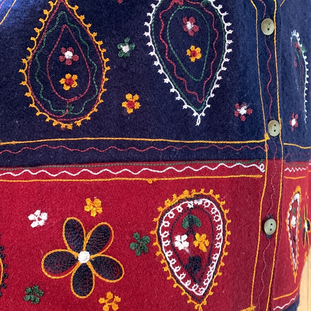 Van Heusen Vintage 90s Embroidered Wool Paisley And Floral Button Front Vest - Picture 6 of 7